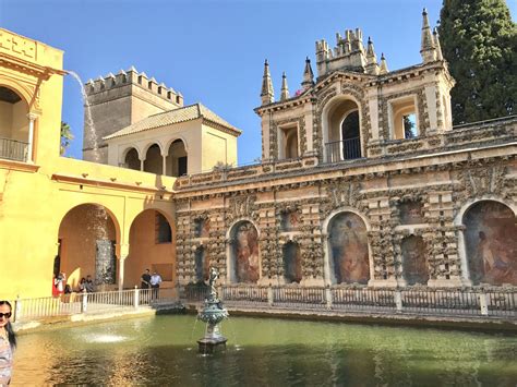  Der Alcázar von Sevilla – Ein Märchenschloss voller Geschichte und Schönheit!