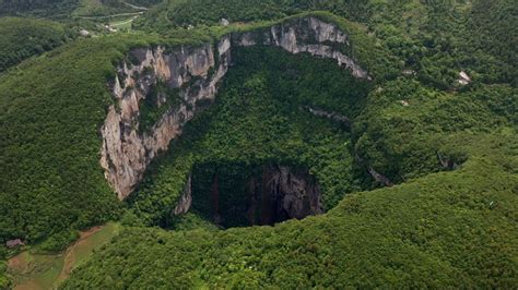 Das Bazhong Tiankeng - Ein gigantisches Naturwunder für Abenteurer!