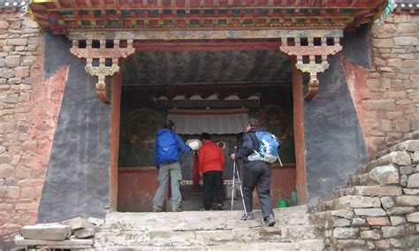 Das Longmen-Kloster – Ein spiritueller Zufluchtsort voller Geschichte und Schönheit!