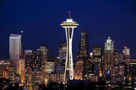 Der Space Needle: Ein strahlendes Wahrzeichen der Zukunft und ein Panoramablick auf Seattle!