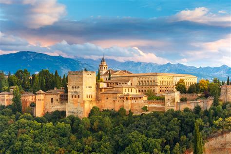 Die Alhambra: Ein märchenhafter Palastkomplex mit Blick auf Granada!