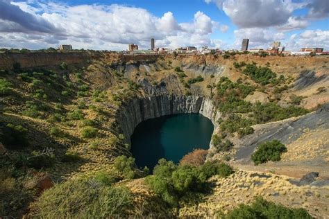  Die Big Hole – Ein gigantisches Fenster zur Diamanten-Geschichte Südafrikas!