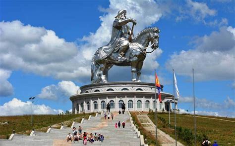  Die Dschingis-Khan-Statue – Ein gigantisches Denkmal für den legendären Khan und ein Muss für Fotofans!