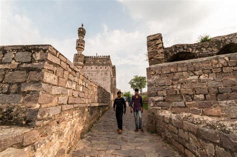 Die Golconda Festung: Eine Reise durch die Zeit und ein architektonisches Meisterwerk!