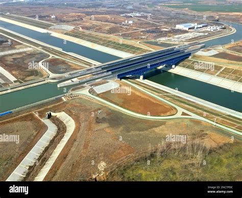 Die Huaihe-Brücke: Eine architektonische Meisterleistung für Fotografen und Geschichtsliebhaber!