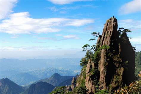 Die Sanqing Shan - Ein mystischer Berg voller Legenden und atemberaubender Aussichten!