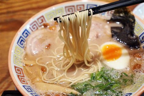 朝ラーメン 東京 - 朝の光と共に味わう東京の新たな一面